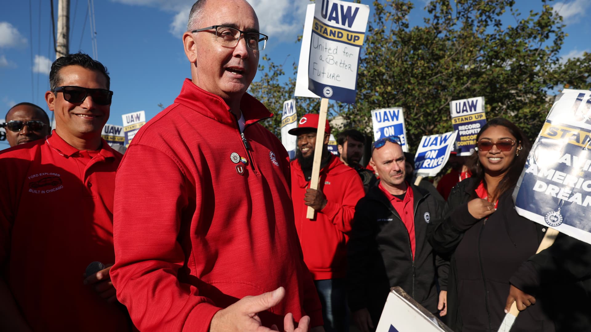 UAW launches union campaigns at Tesla, 12 different automakers within the U.S. – जगत न्यूज