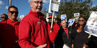 UAW launches union campaigns at Tesla, 12 other automakers in the U.S.