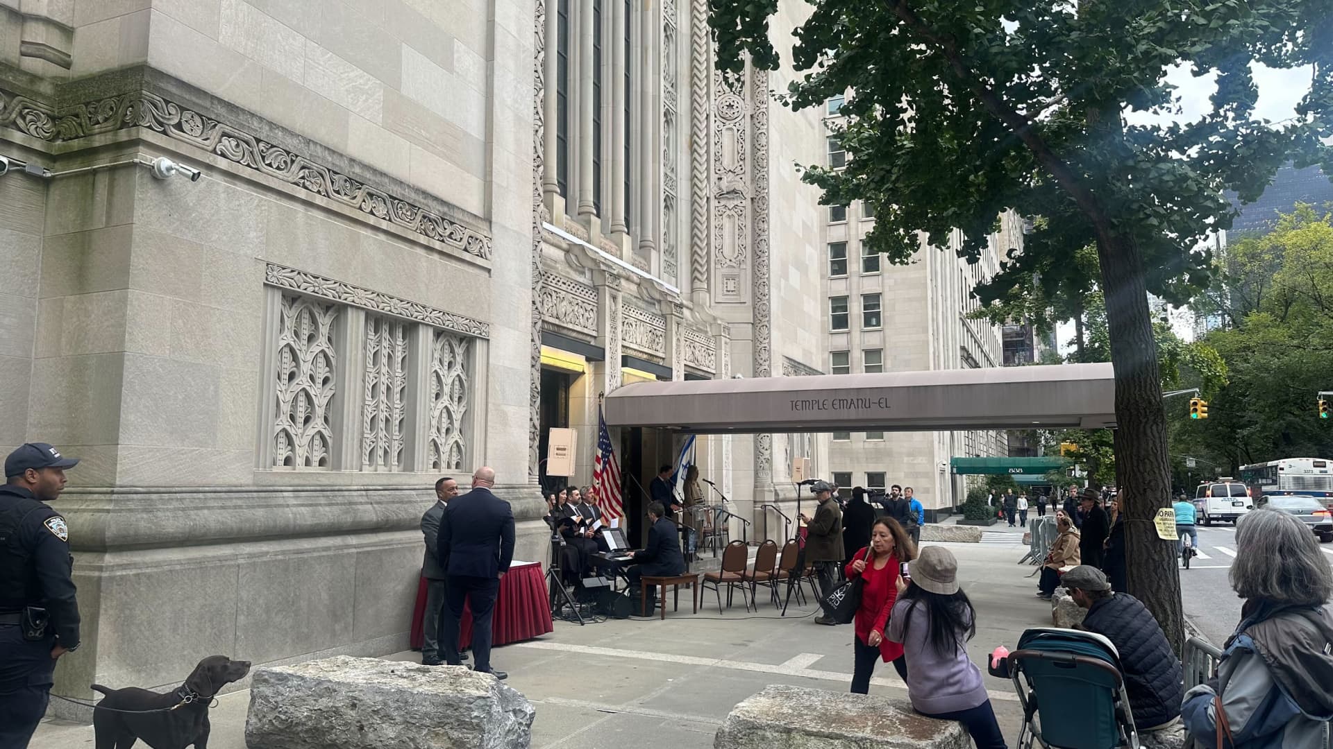 Recital outside Temple Emanu-El on Fifth Avenue in New York, October 9, 2023.