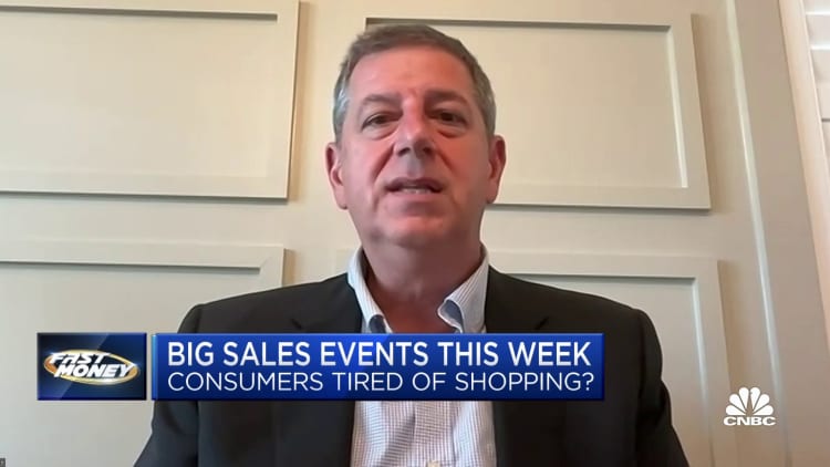 Consumers are starting to buckle for the first time in decade: Fmr. Walmart U.S. CEO Bill Simon