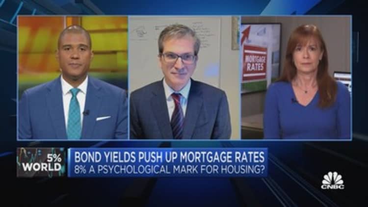There are still many reasons for mortgage rates to climb upward, says Moody's