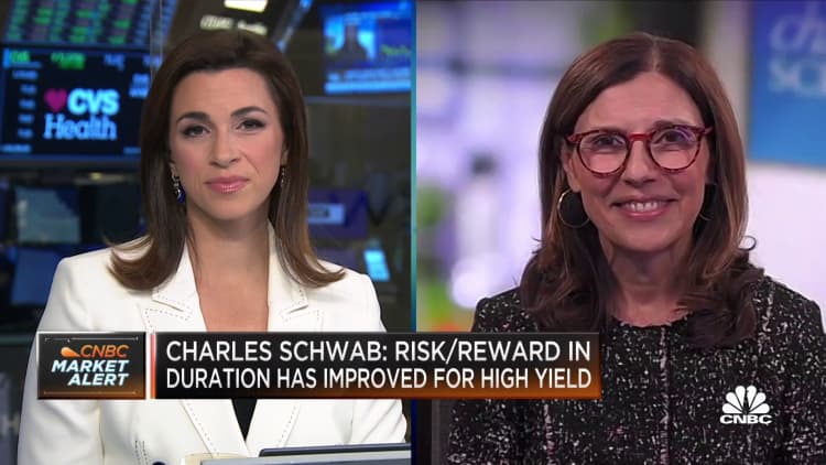 Fed will start to pivot on rates in the second or third quarter of '24, says Charles Schwab's Jones