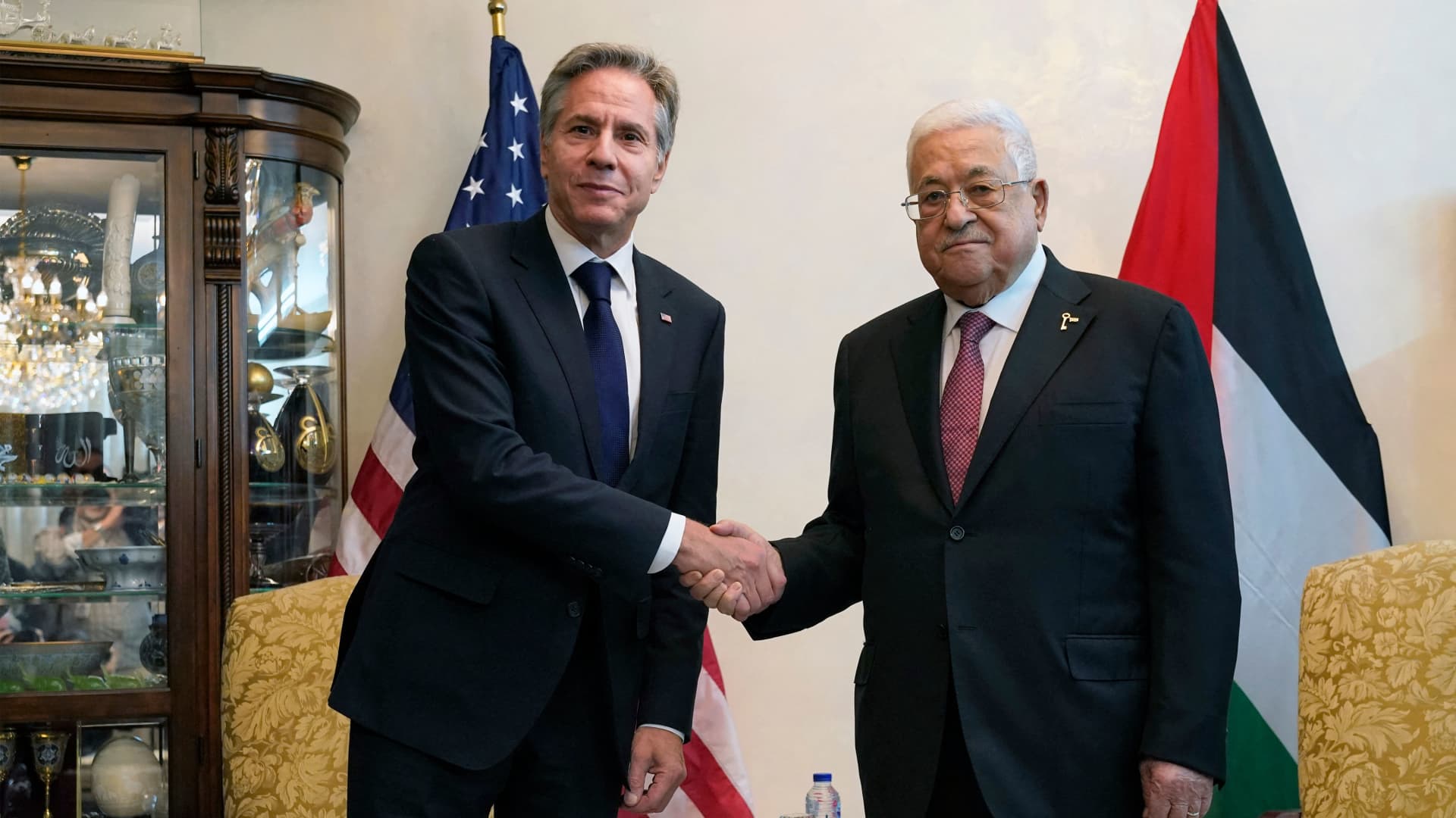 US Secretary of State Antony Blinken (L) shakes hands with Palestinian president Mahmud Abbas during their meeting in Jordan's capital Amman on October 13, 2023.