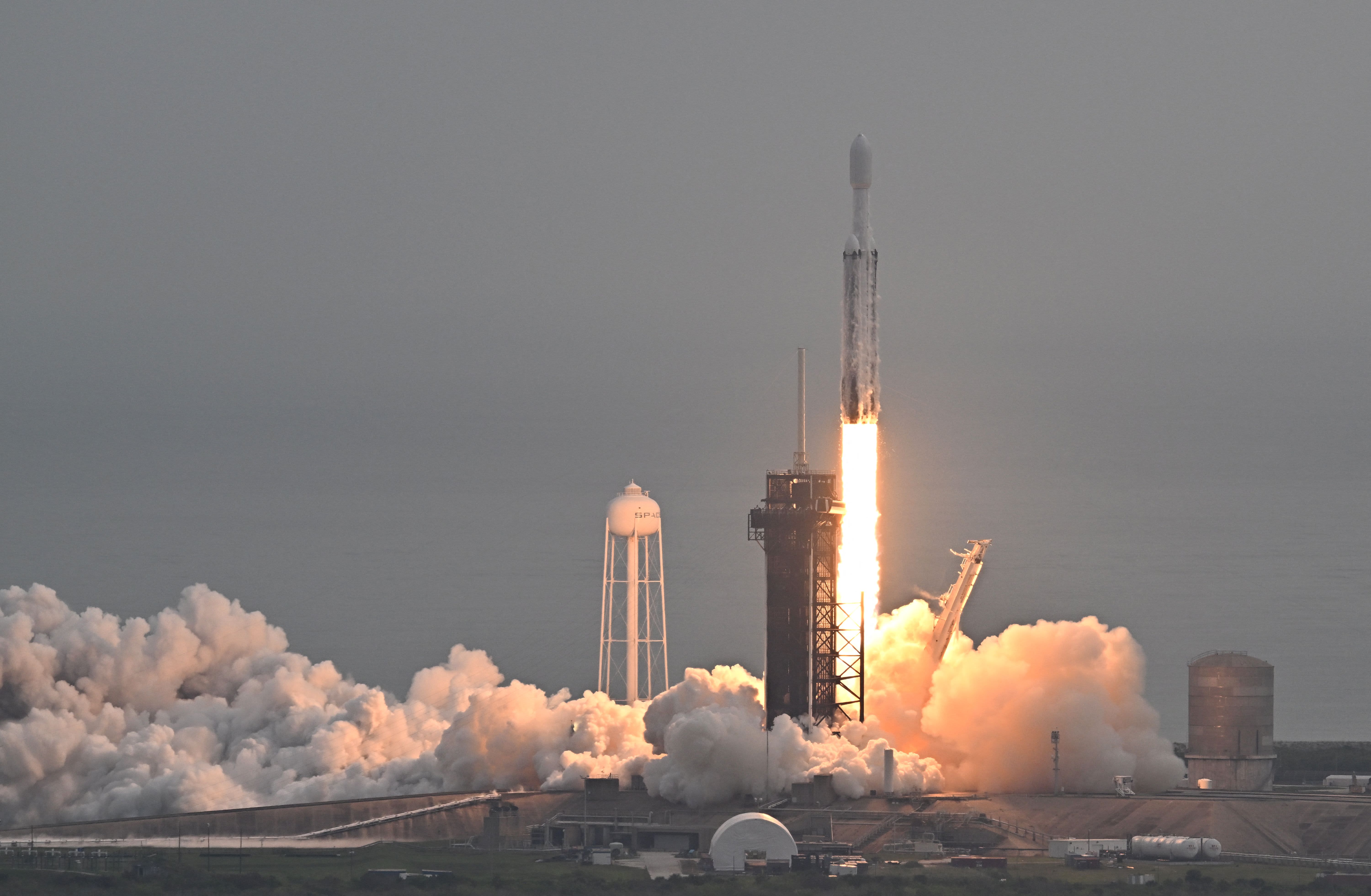 SpaceX Falcon Heavy launches NASA Psyche asteroid mission