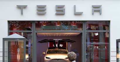 As Tesla price cuts concede billions, Musk is pushed to finally spend on ads