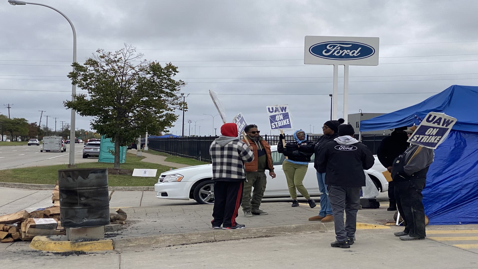 Ford reinstates 2023 steering, says UAW deal to value .8 billion over lifetime of the contract