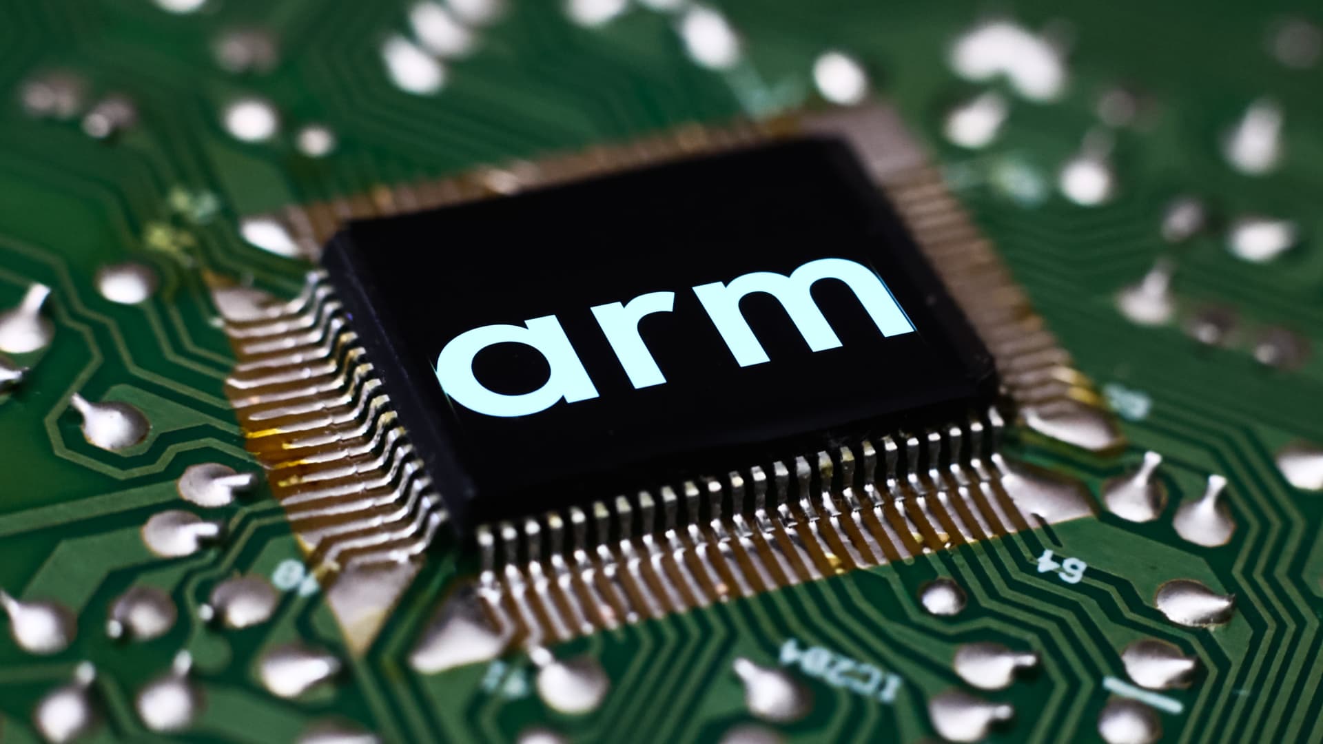 Chip designer Arm's shares plunge 8% after disappointing revenue guidance