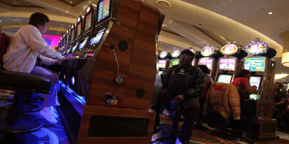 Thousands of casino workers go on strike in Detroit