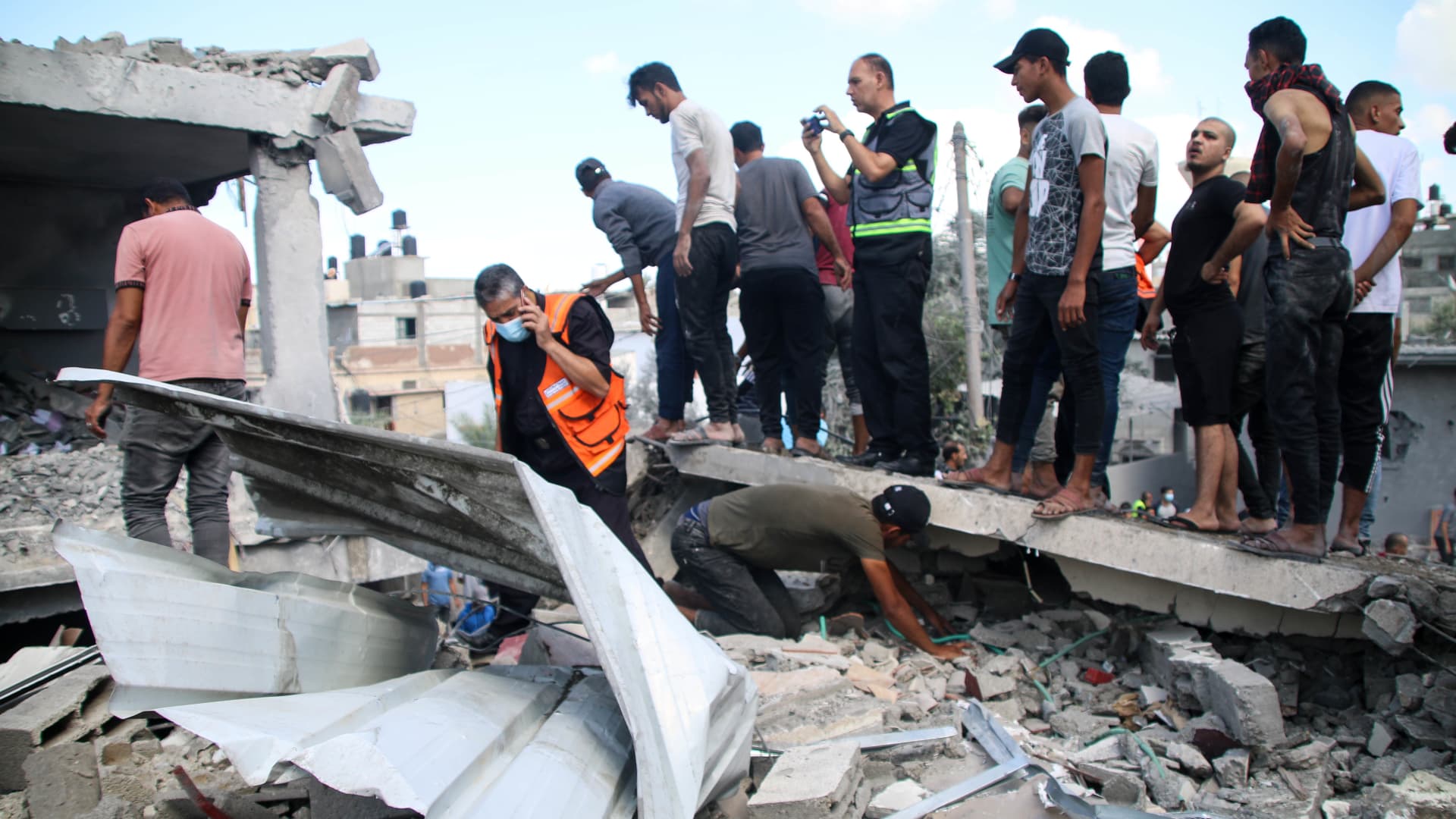Palestinian emergency services and local citizens search for victims in buildings destroyed during Israeli raids in the southern Gaza Strip on October 18, 2023 in Khan Yunis, Gaza.