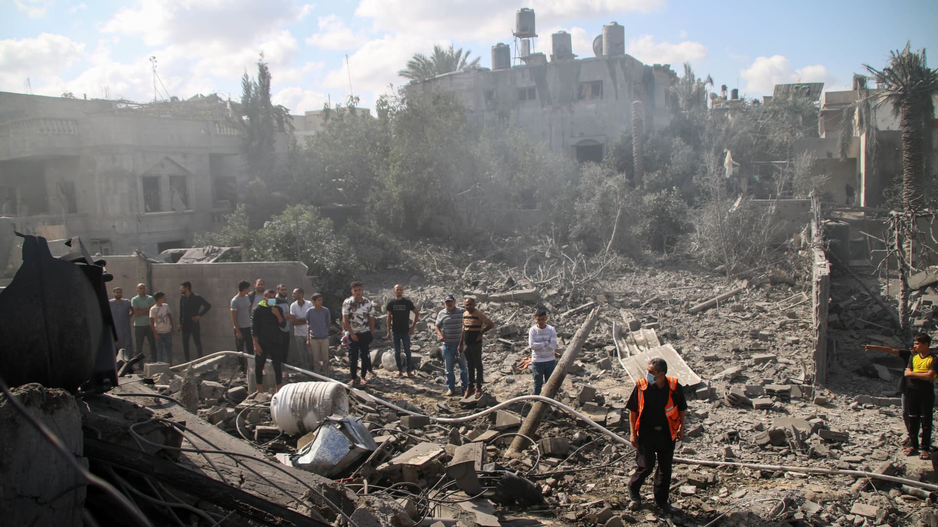 Palestinian emergency services and local citizens search for victims in buildings destroyed during Israeli raids in the southern Gaza Strip on October 18, 2023 in Khan Yunis, Gaza.