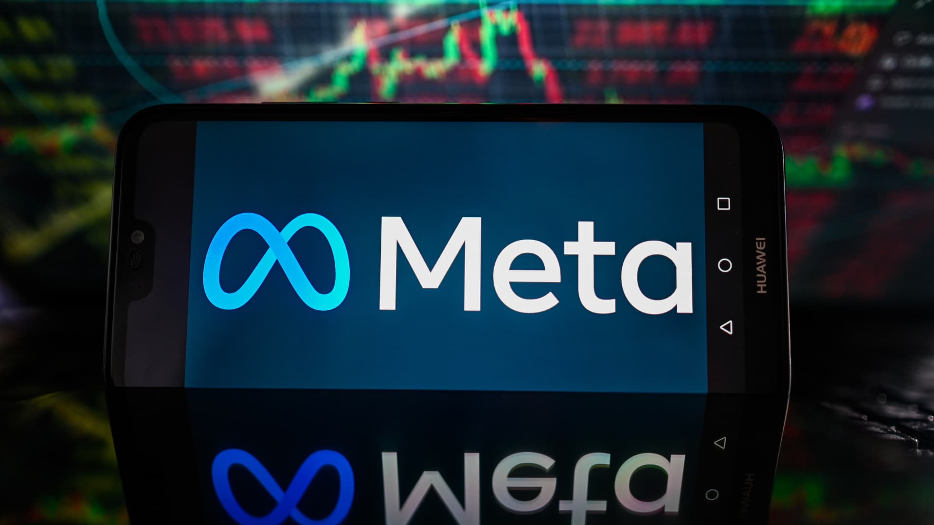 Is Meta a buy after the brutal tech sell-off? Here's what the pros are saying