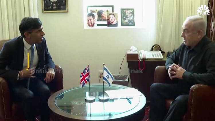 Israel's Netanyahu warns of 'long war' during meeting with British PM