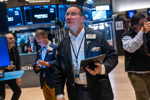 Os futuros de ações subiram na noite de domingo, enquanto Wall Street aguarda grandes ganhos de tecnologia: atualizações ao vivo