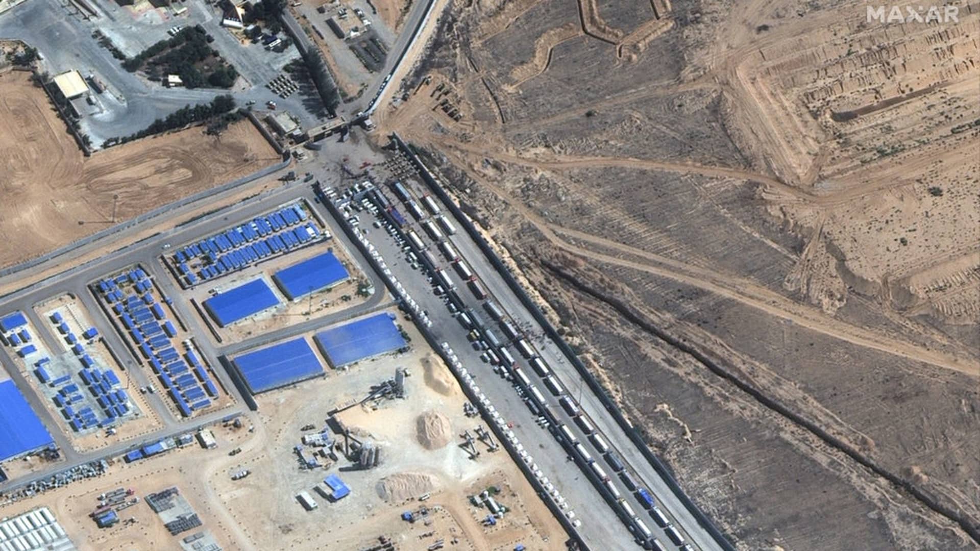 Maxar satellite imagery of a second set of cargo trucks near Sheikh Zuweid, Egypt (location: 31.215, 34.143) 