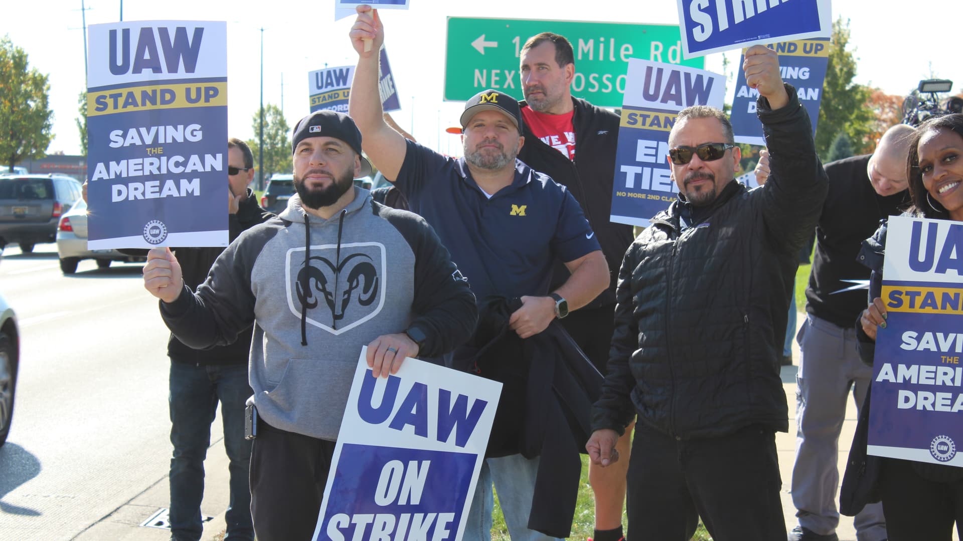 UAW members ratify new contract with Chrysler owner Stellantis Auto Recent