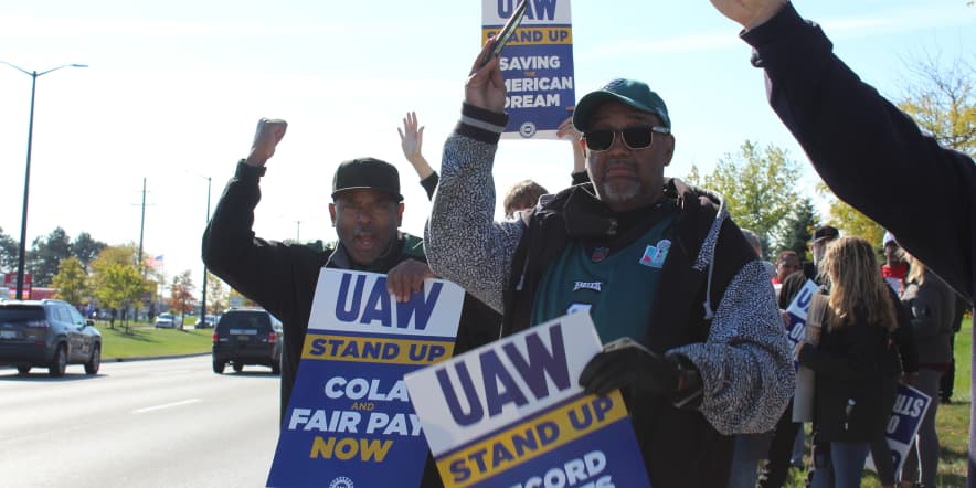 UAW-Stellantis deal includes $18.9 billion in investments, new truck for idled plant