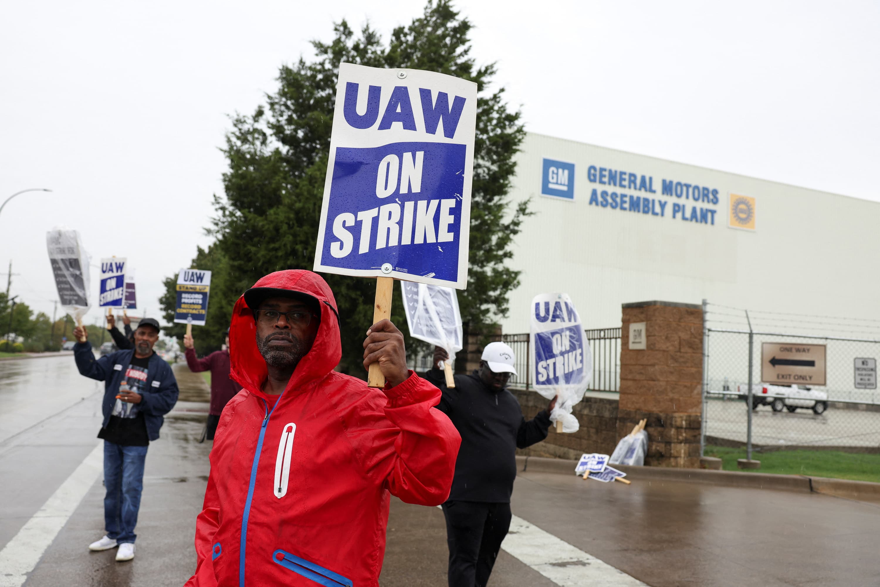 GM, UAW reach tentative agreement to end labor strike