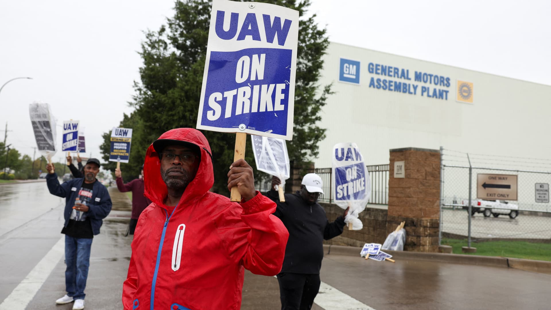 UAW strike: Stellantis, union negotiators agree to terms of a deal