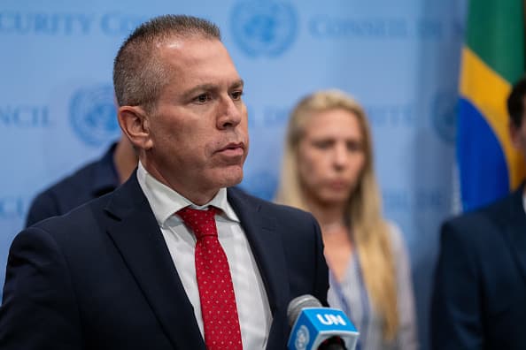 L’inviato israeliano chiede le dimissioni del segretario generale delle Nazioni Unite