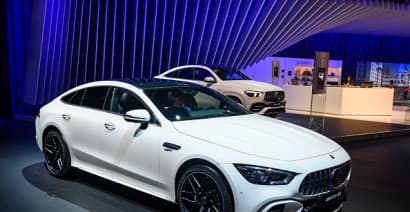 Mercedes shares climb 5% on share buyback, despite 'exceptional' uncertainty