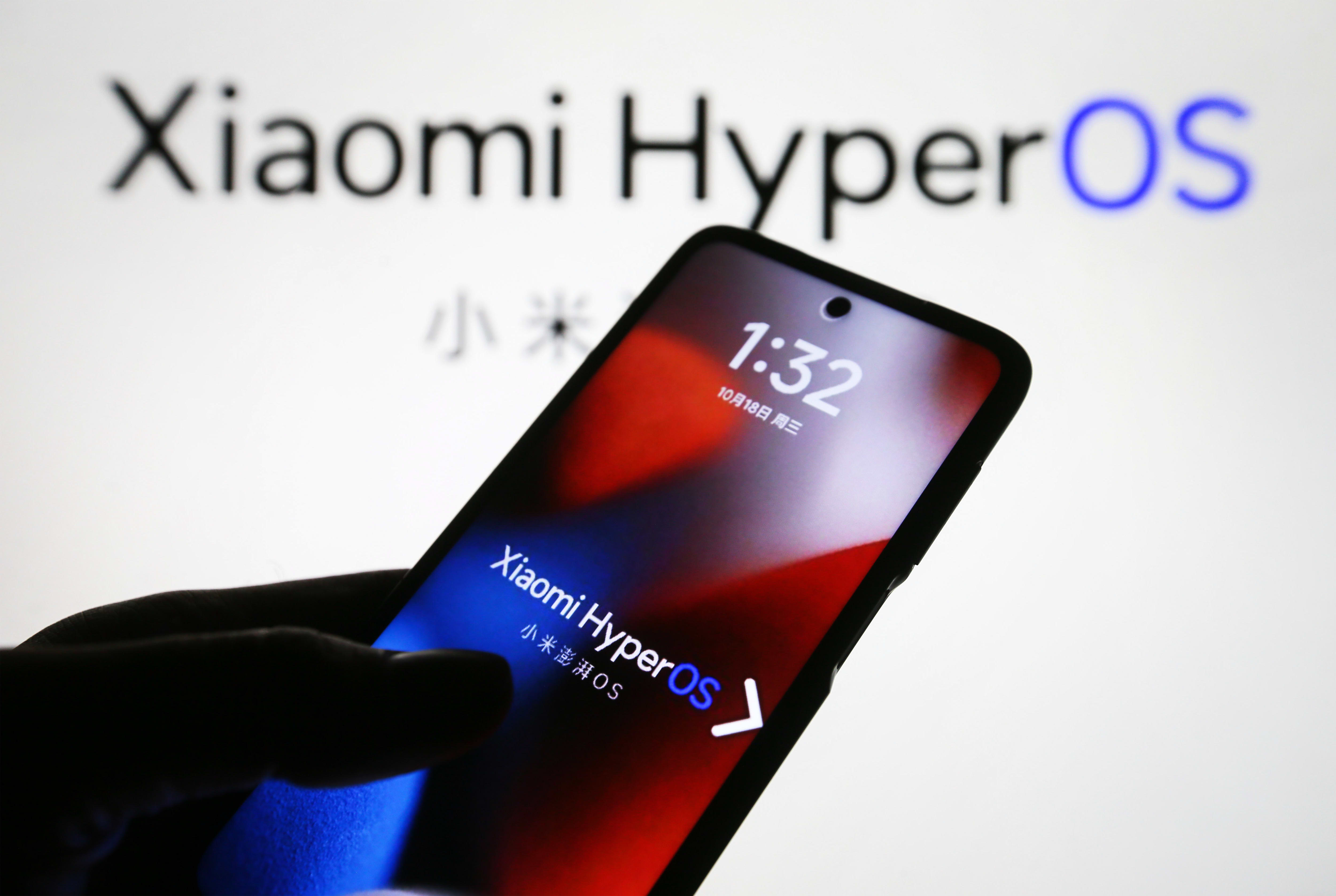 Het Chinese smartphonebedrijf Xiaomi lanceert HyperOS tijdens het plannen van de auto