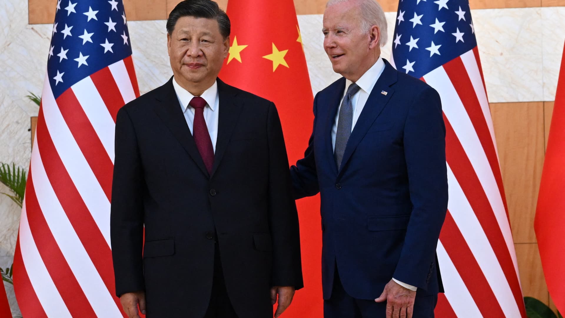 وقال البيت الأبيض إن بايدن سيجتمع مع الرئيس الصيني شي جين بينغ الشهر المقبل