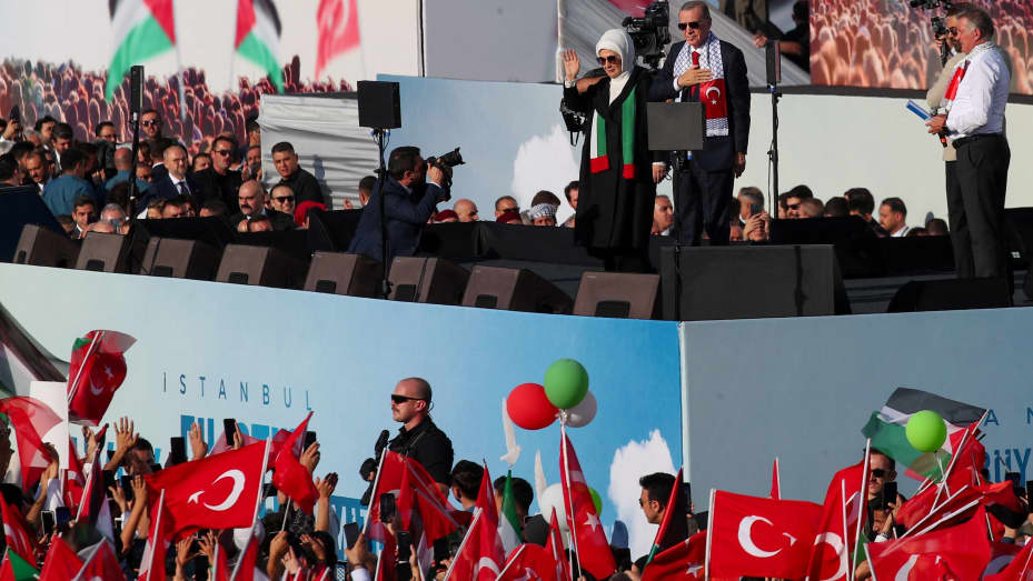 Turkish President Tayyip Erdogan attends a rally in solidarity with Palestinians in Gaza, amid the ongoing conflict between Israel and the Palestinian Islamist group Hamas, in Istanbul, Turkey October 28, 2023. REUTERS/Dilara Senkaya