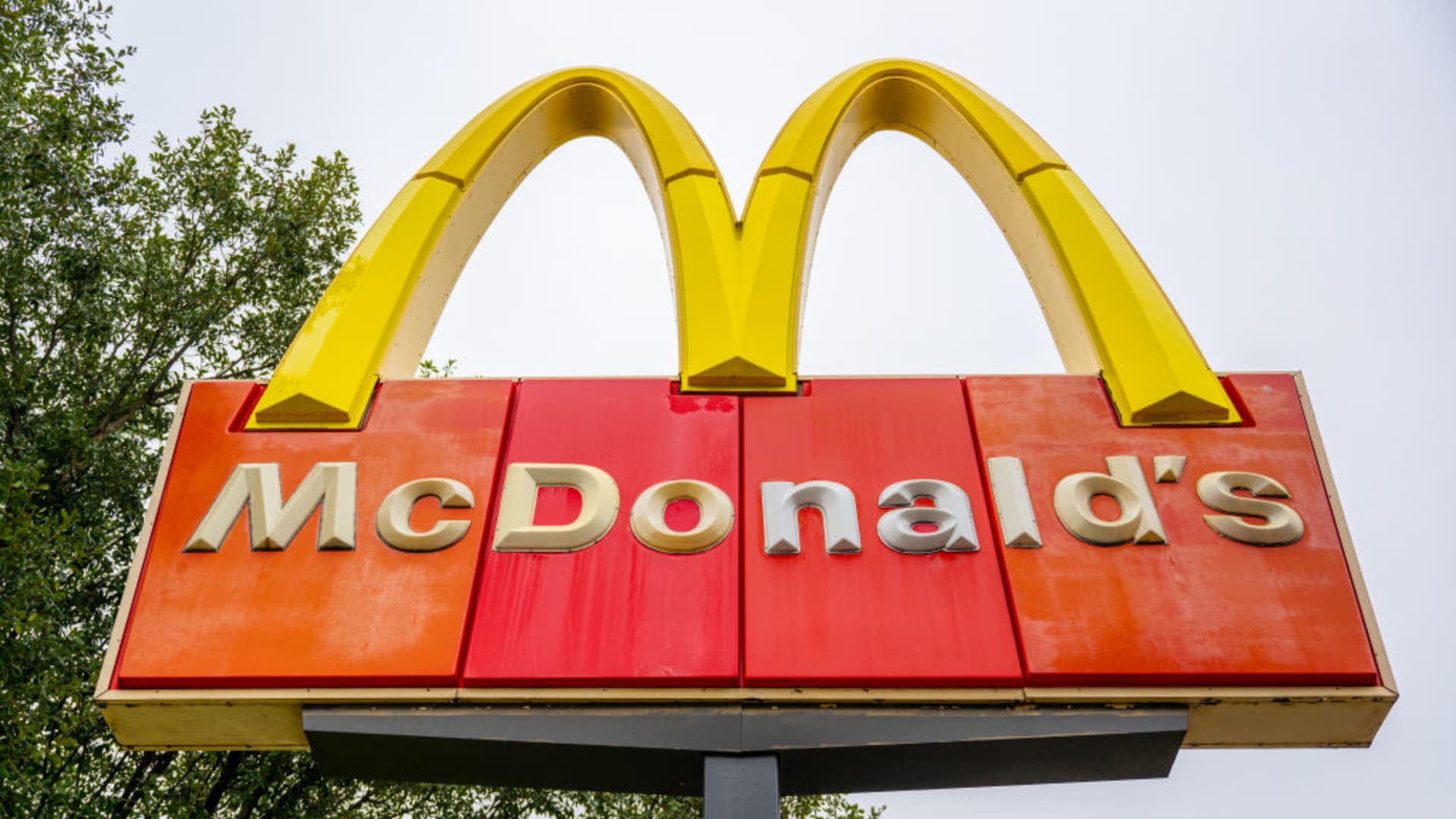 McDonald’s aims to open nearly 9,000 restaurants, add 100 million loyalty members by 2027