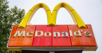 McDonald's aims to add nearly 9,000 restaurants, 100 million loyalty members by 2027