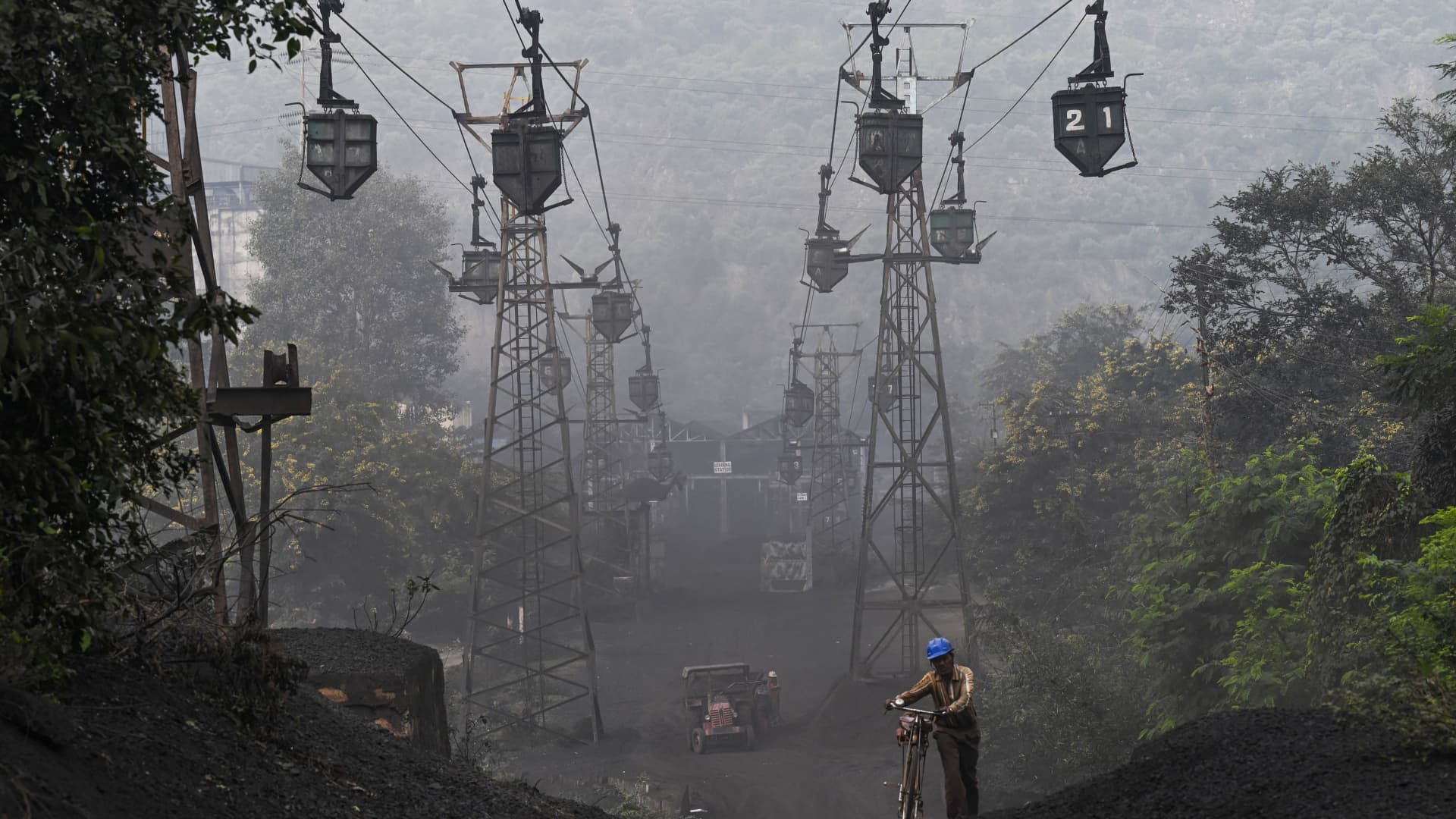 Coal production in Uttar Pradesh, India