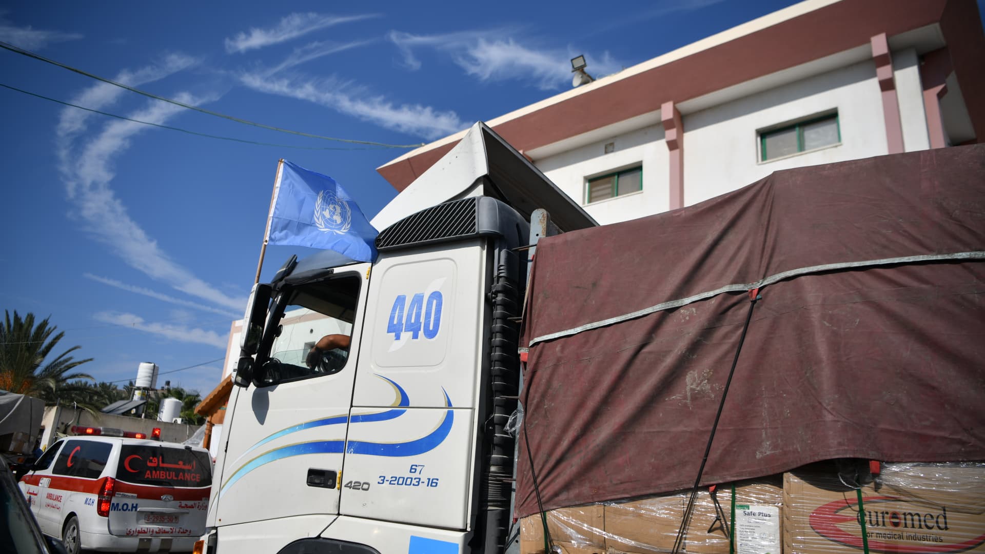 KHAN YUNIS, GAZA - OCTOBER 31: An aid truck full of shrouds from Egypt arrives at Nasser Hospital under the auspices of the United Nations in Khan Yunis, Gaza on October 31, 2023. (Photo by Abed Zagout/Anadolu via Getty Images)