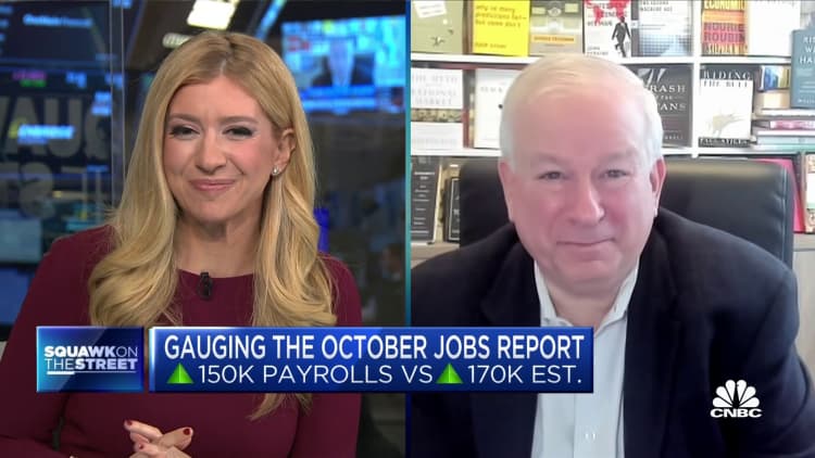 The economy is losing momentum, says Rosenberg Research founder
