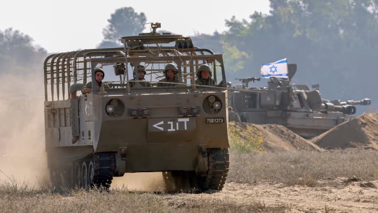 Israeli troops encircle Gaza City, setting stage for fierce urban battle
