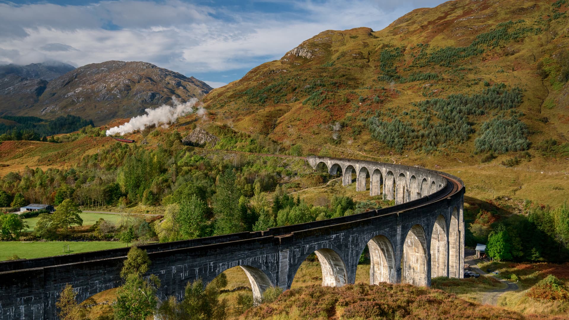 All aboard the Hogwarts Express? Train drivers needed for iconic Scottish route