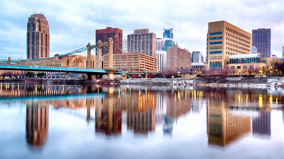 Minneapolis is the No. 3 best city for singles.