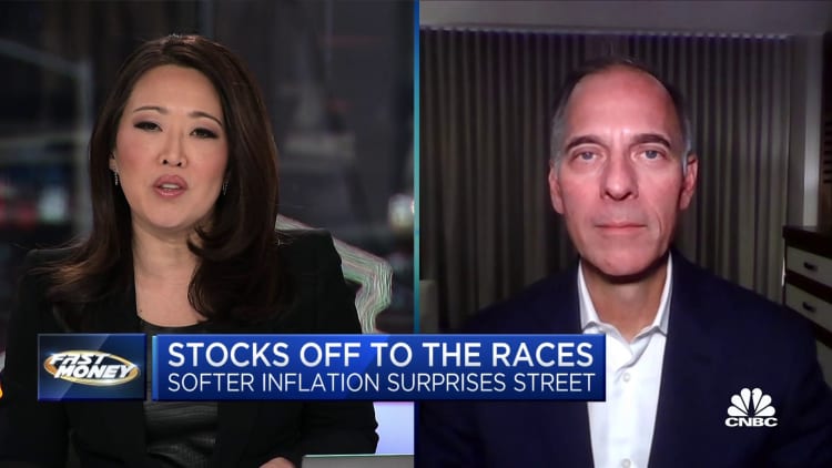 Softer-than-expected inflation boosts case for no more rate hikes: Moody's Analytics' Mark Zandi