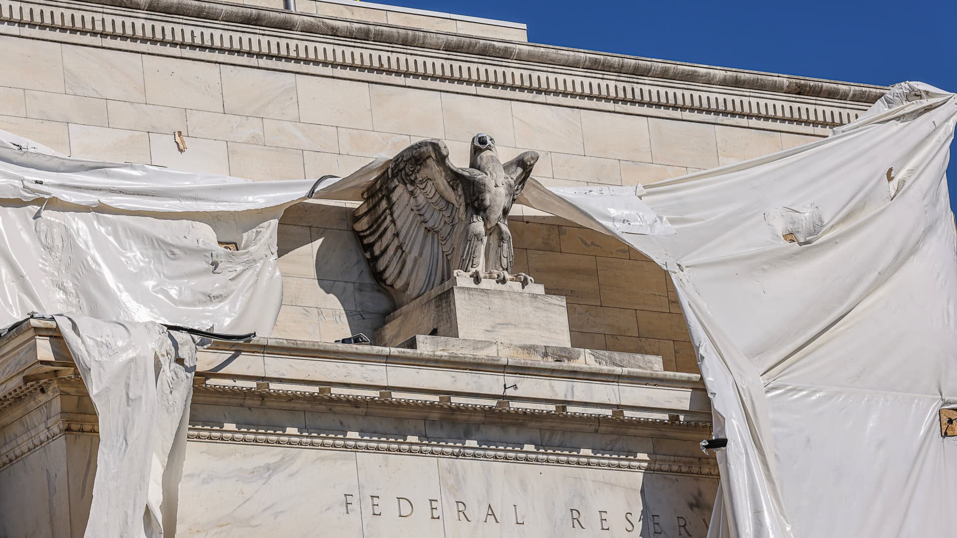 Here’s what it would take for the Fed to start slashing rates in 2024