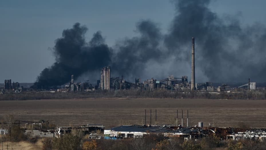 AVDIIVKA, UKRAINE - OCTOBER 30: A view of the city as an airstrike on the Metinvest coke plant is seen in the background on October 30, 2023 in Avdiivka, Ukraine. The National Police of Ukraine, along with the "White Angel" special unit, is conducting an operation to evacuate the remaining local residents from the city, which faces daily destruction from artillery fire. According to the national police, approximately 1,400 people are still in the city. The fighting has escalated in recent days following Rus
