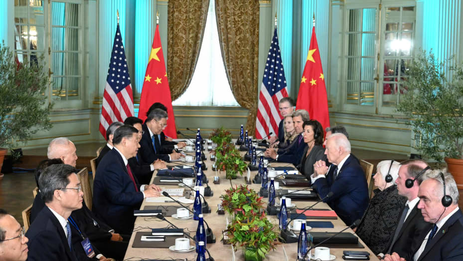 El presidente chino, Xi Jinping, se reúne con el presidente estadounidense, Joe Biden, en Filoli Estate, en el estado estadounidense de California, el 15 de noviembre de 2023. (Foto de Rao Aimin/Xinhua vía Getty Images)