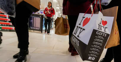 Consumer spending rises in December, CNBC/NRF Retail Monitor shows