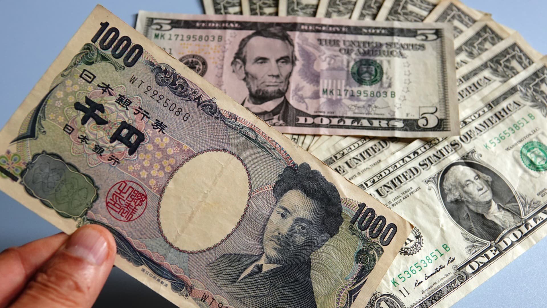 Japanese yen and U.S. dollar on display in Yichang, Hubei province, Nov 13, 2023.