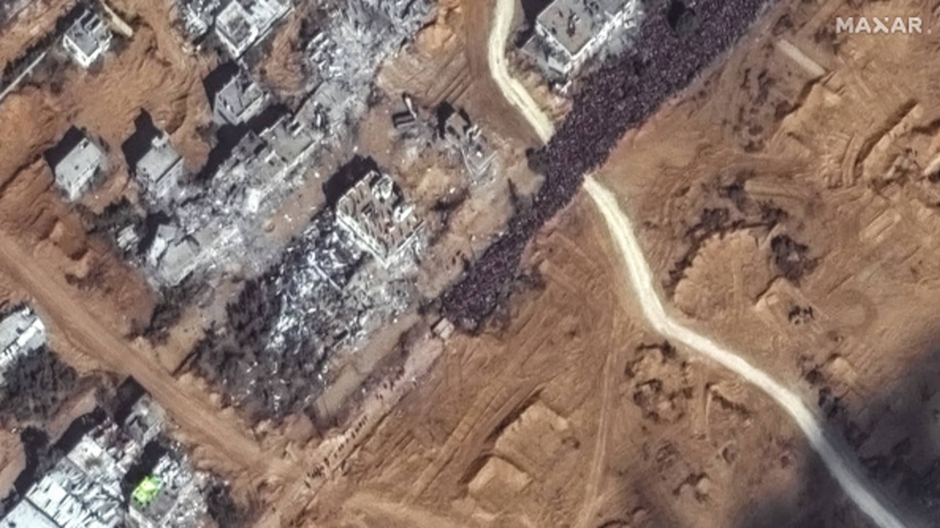 Maxar closeup satellite imagery shows a large crowd of people gathered along Salah al Deen Road in southern Gaza attempting to flee south along the evacuation corridor. 