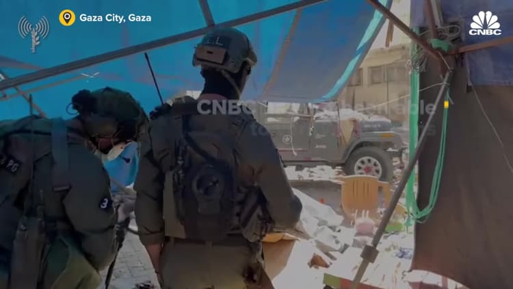 Israel dice que se encontró un pozo de túnel en el hospital Al-Shifa
