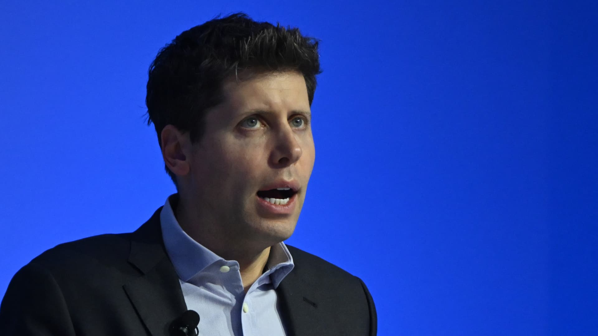 Former OpenAI CEO Sam Altman returns to headquarters for talks following his abrupt ouster