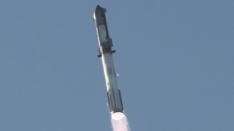 El cohete Starship de SpaceX llega al espacio, pero es destruido intencionalmente en pleno vuelo