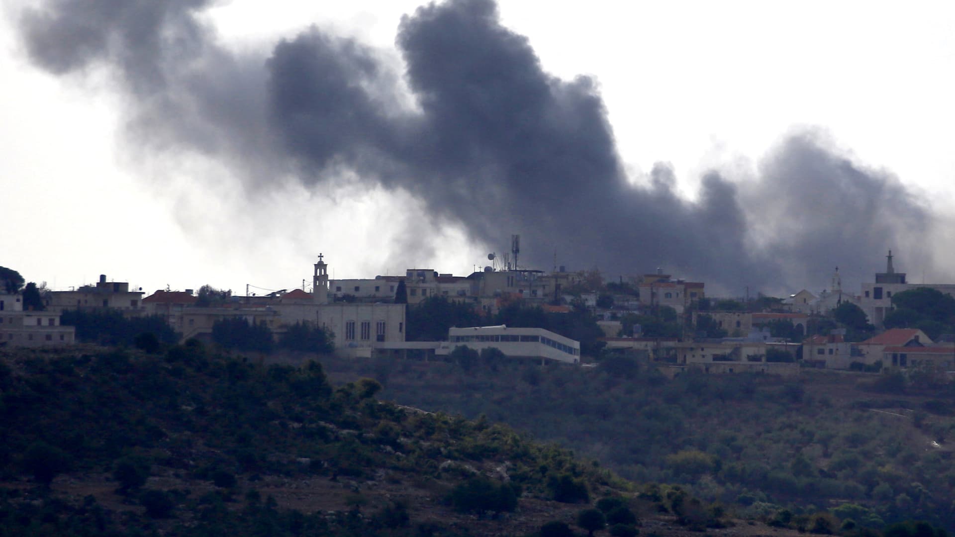 Smoke billows following an Israeli air strike on the outskirts of the Lebanese village of Alma al-Shaab on November 20, 2023, amid increasing cross-border tensions as fighting continues with Hamas militants in the southern Gaza Strip.