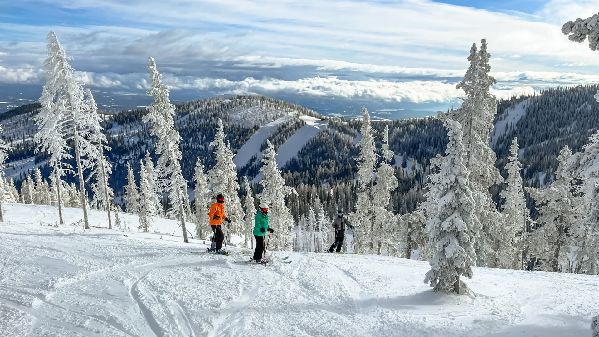 Schweitzer Mountain, Idaho ranked as the top ski area in North America for 2024, according to HomeToGo.