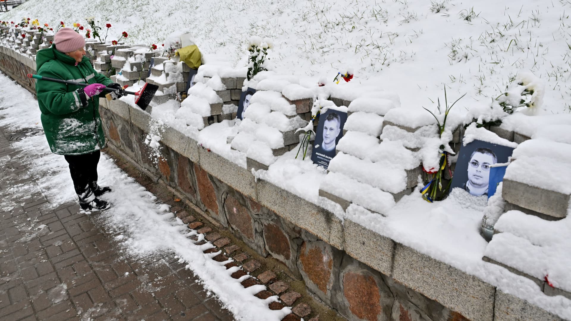 ukraine war live updates: winter storms batter russia and ukraine, wreaking havoc, death and destruction … but war continues