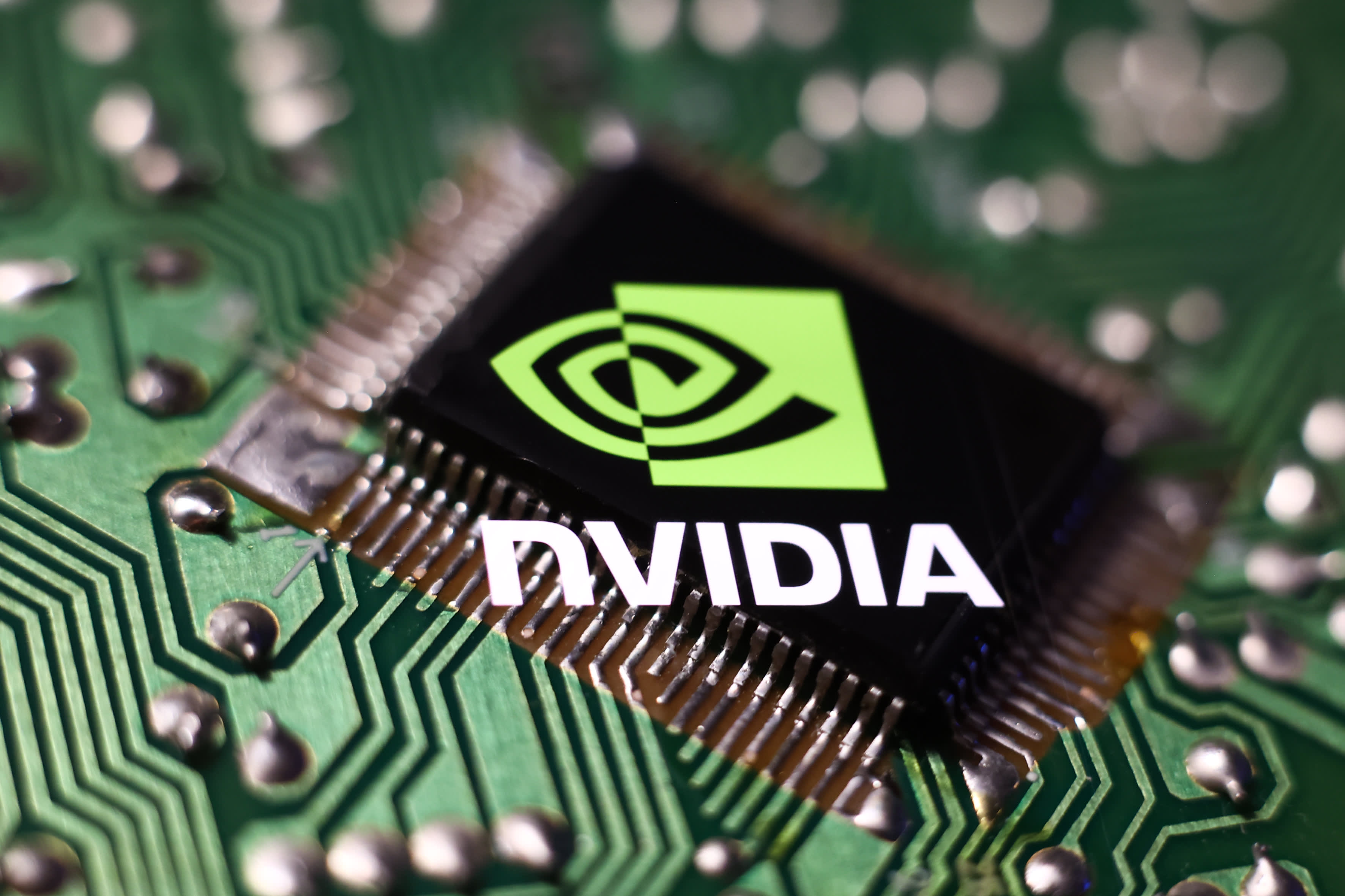 Aandelen op het gebied van kunstmatige intelligentie en halfgeleiders stegen nadat de winstcijfers van Nvidia daalden