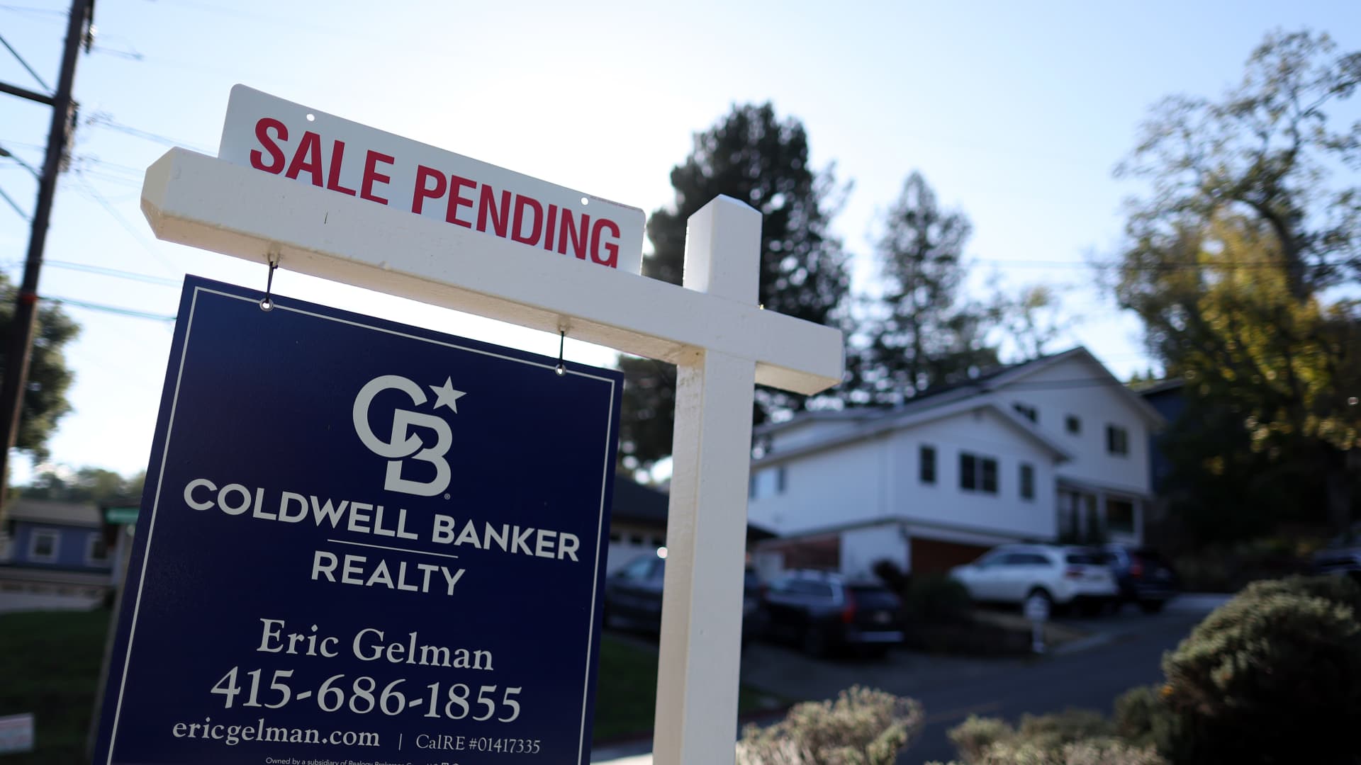 November pending home sales were unchanged, despite a sharp drop in mortgage rates